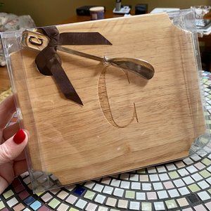 Brand New in package cheeseboard and spreader